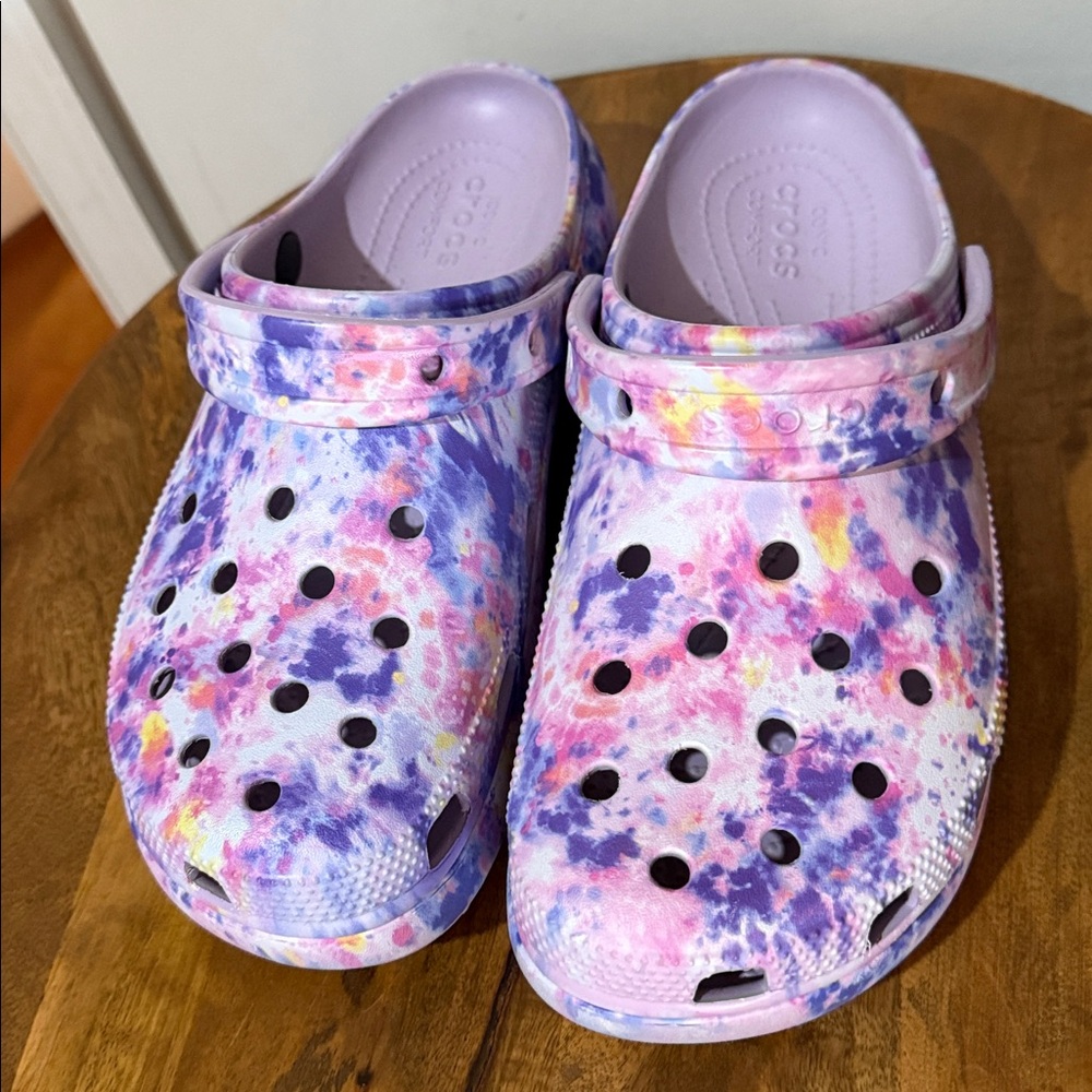 Classic Crocs - Picture 2 of 4